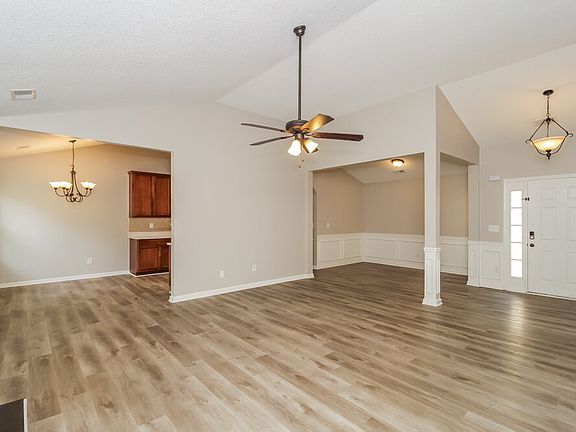 5th image of 526 Firethorn Ct