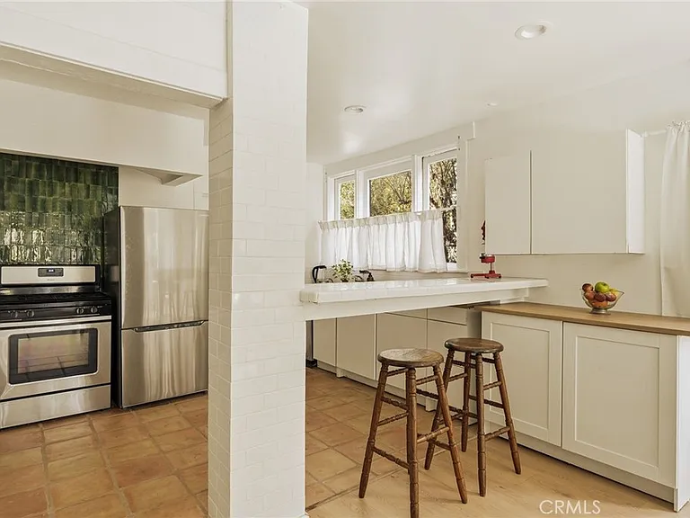 5924 Hayes Ave — Photo 6