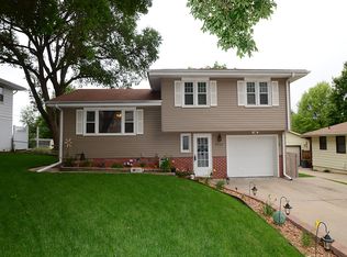 5021 White Cloud Dr, Omaha, NE 68157