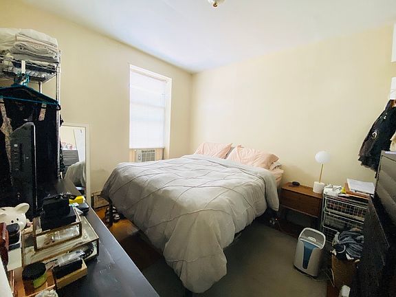 3rd image of 350 Roebling St #15