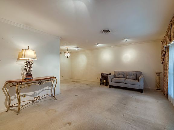 5th image of 7115 Poniente Ln