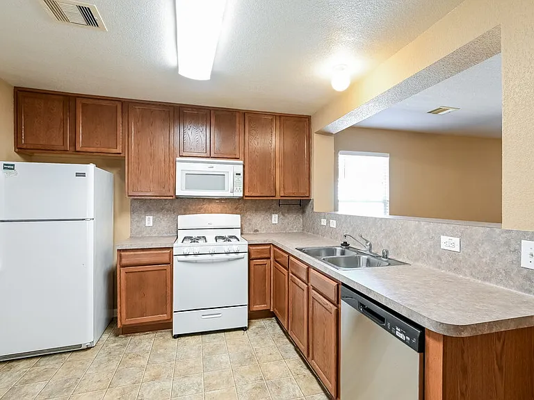 22123 Greengate Dr — Photo 7