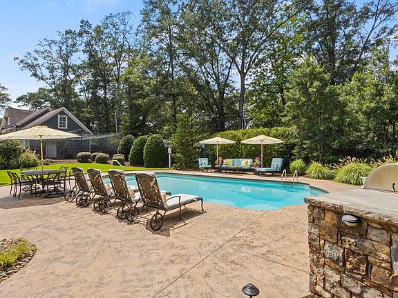 5th image of 16 Willow Springs Dr