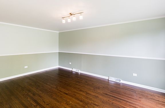 3rd image of 14424 Woodlawn Ave