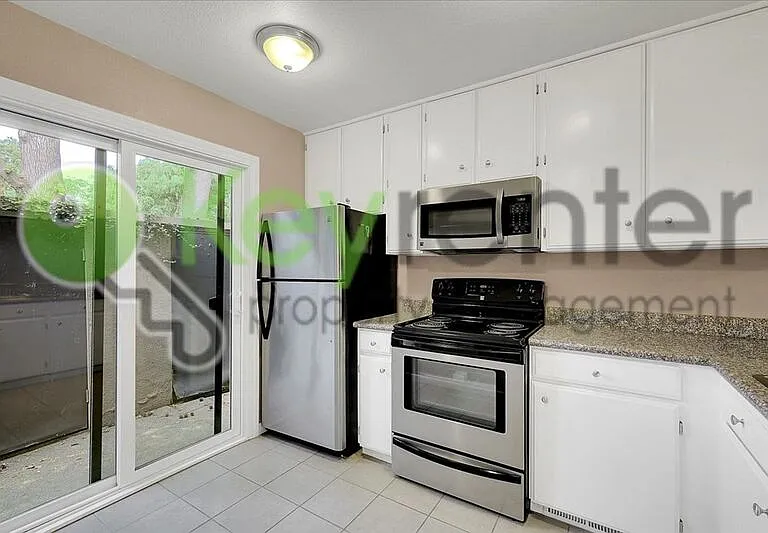 2254 Woodside Ln #2 — Photo 4