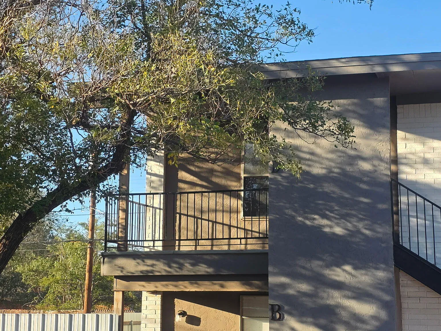2 bed, 1.0 bath, 800 sqft, $850 — Photo 2