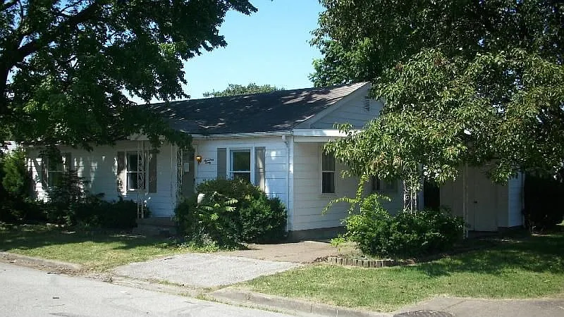 1720 Oakland Ave photo 1