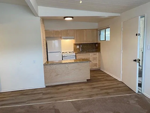 160 Holly Ave #8