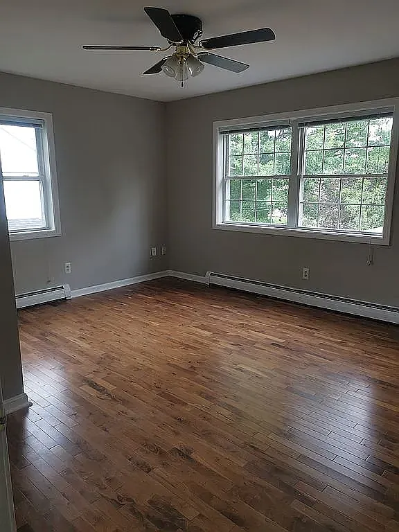4 bed, 2830 sqft, $1,100 — Photo 2