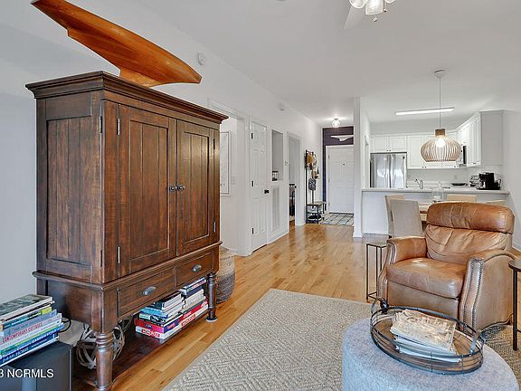 4th image of 612 W Brown Street #A