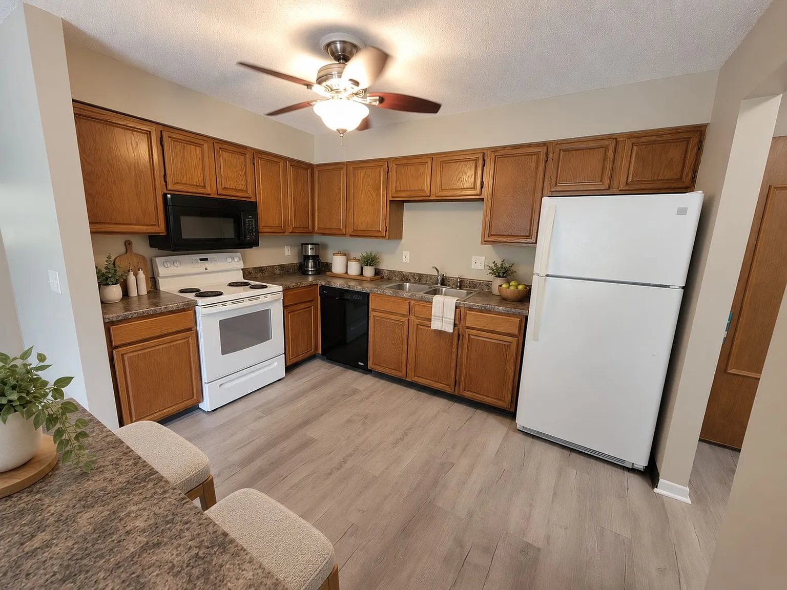ONE & TWO BEDROOM APARTMENTS IN ANKENY! — Photo 4