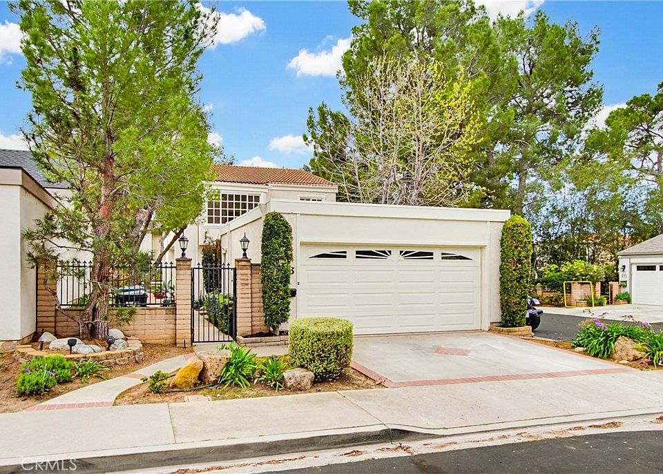 1st image of 48 Willow Tree Ln