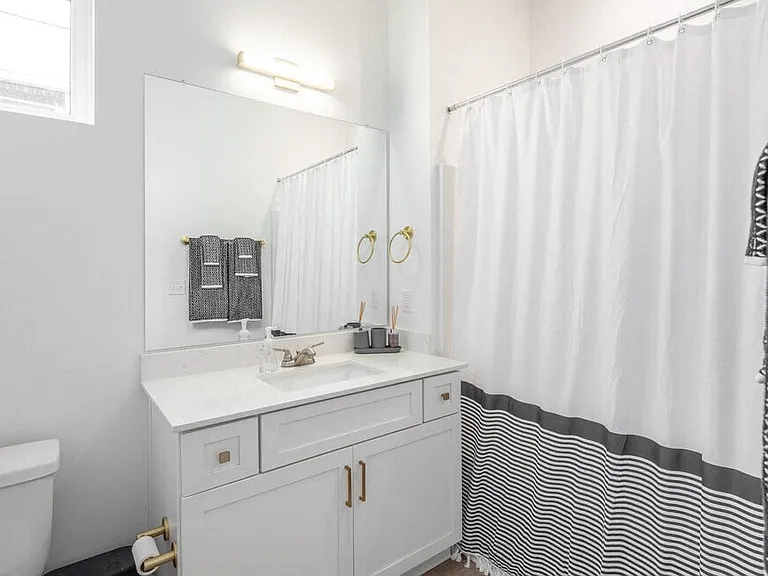 The River Bend Bathroom