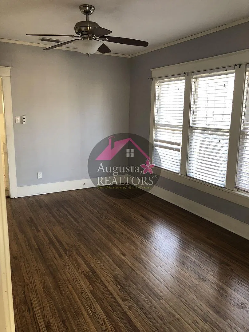Cute Cute Cute 3 Bedroom Home!! — Photo 3