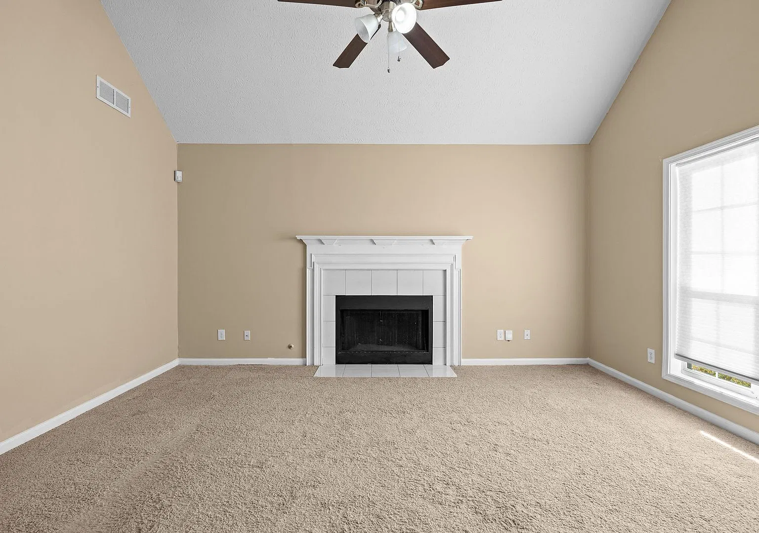 3 Bedroom Ranch in Fayetteville with Large Deck & Fenced Backyard — Photo 3