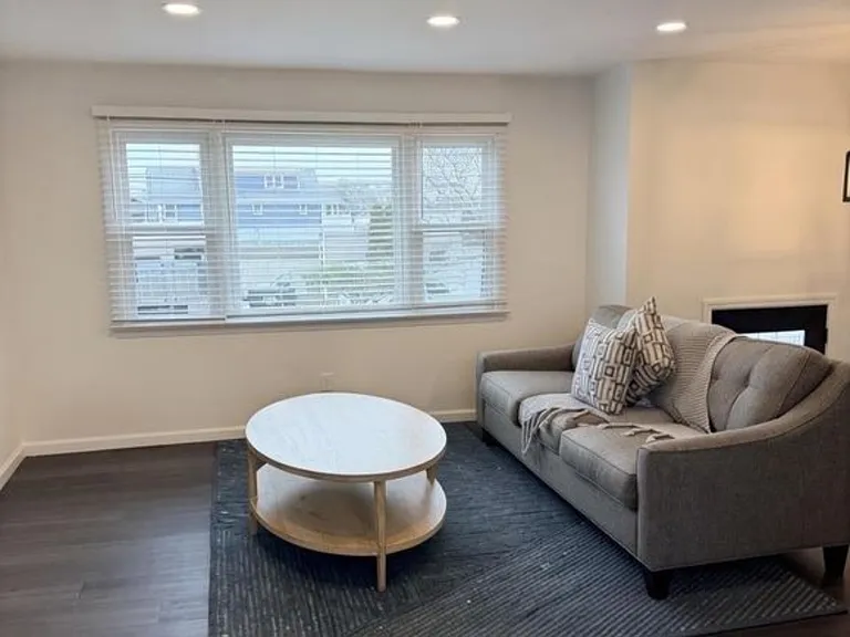 2133 Bridge Ave — Photo 3