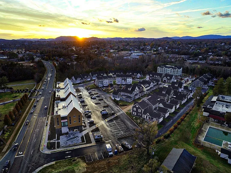 Riverside Village Apartments — Photo 19