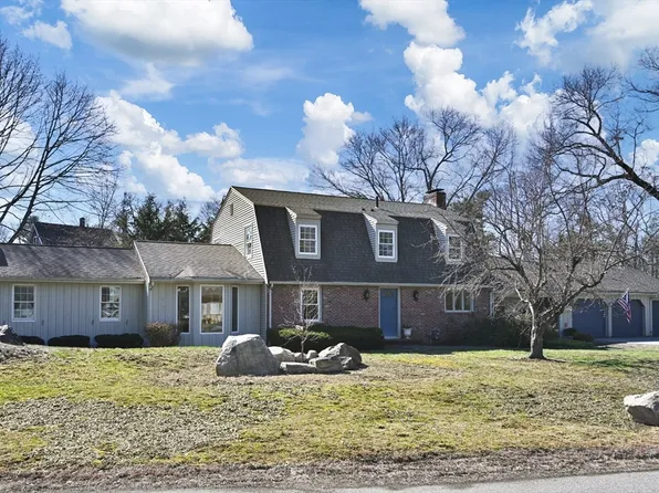 2 Cyr Cir, Andover, MA 01810