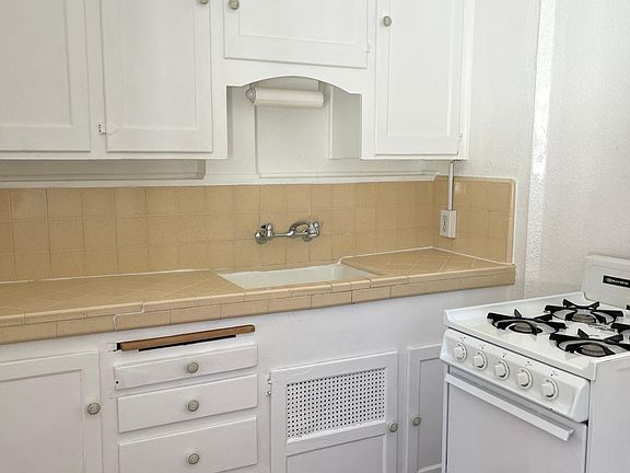 4th image of 3675 Van Dyke Ave