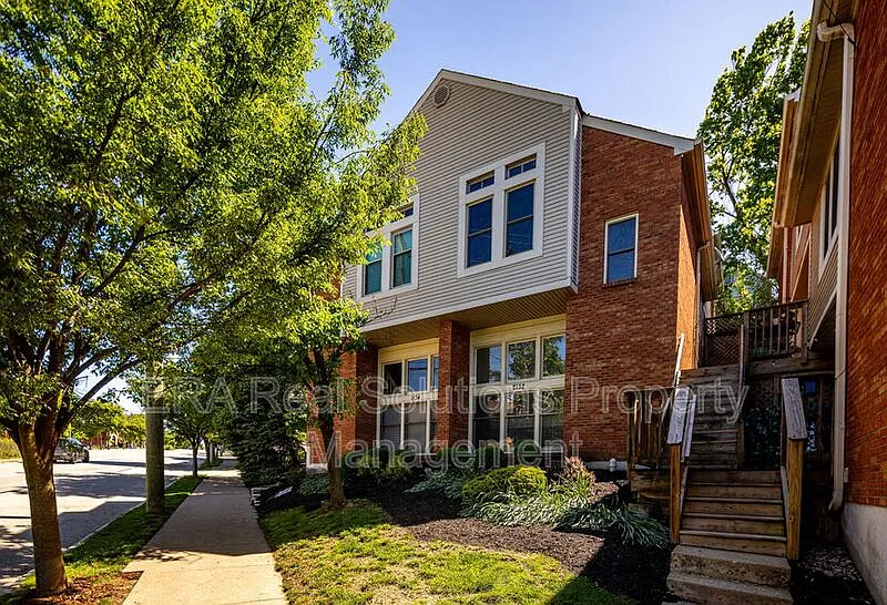 2132 Gilbert Ave #A