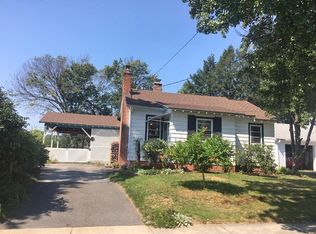 40 Vernon St, Greenfield, MA 01301