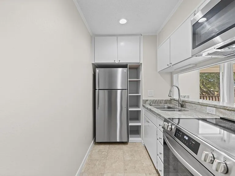 406 Marshall Ct NW #7 — Photo 13