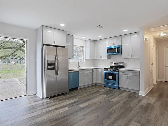 5th image of 212 Azalea Dr