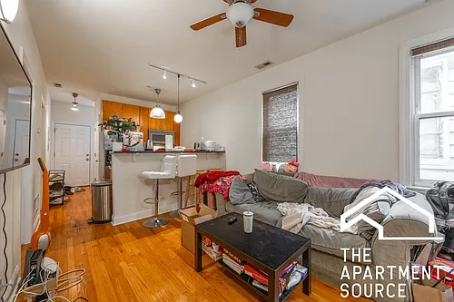 1738 W Altgeld St Photo 1