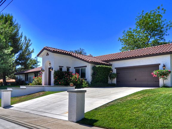 3rd image of 2471 Vista Dr