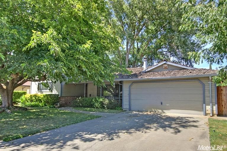1st image of 805 Royal Garden Ave