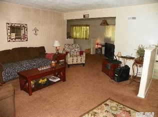 7 South Ln, Huntington, NY 11743