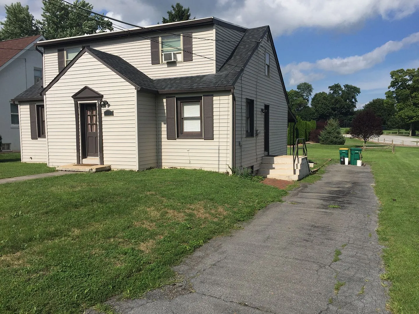 4 Bedroom Home with Spacious Yard — Photo 2
