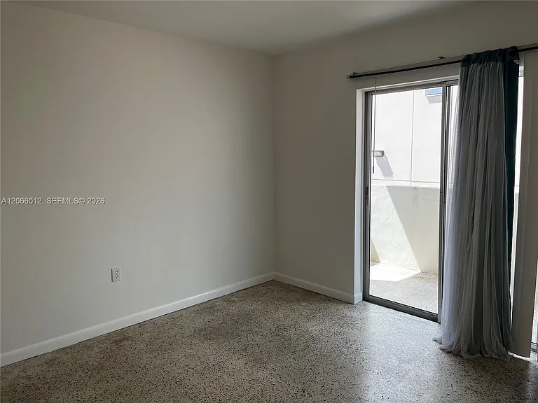 928 SW 30th Ave #3 — Photo 16