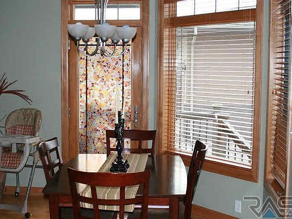 5th image of 600 W Garden Pl