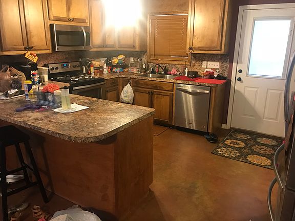 2nd image of 221 E Willow Dr