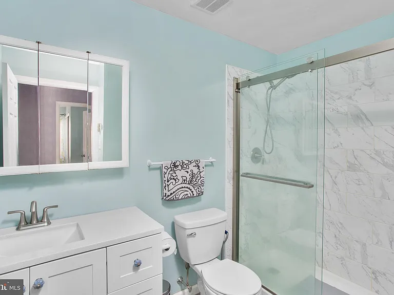 224 Huntington Dr — Photo 22