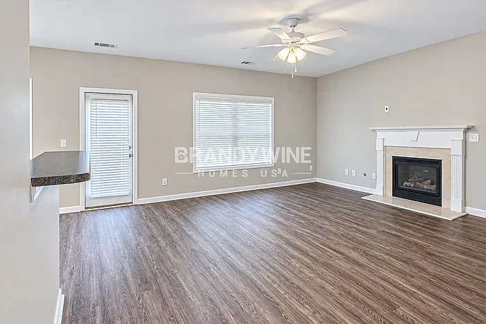 5 bed, 3.0 bath, 3450 sqft, $2,933 — Photo 4