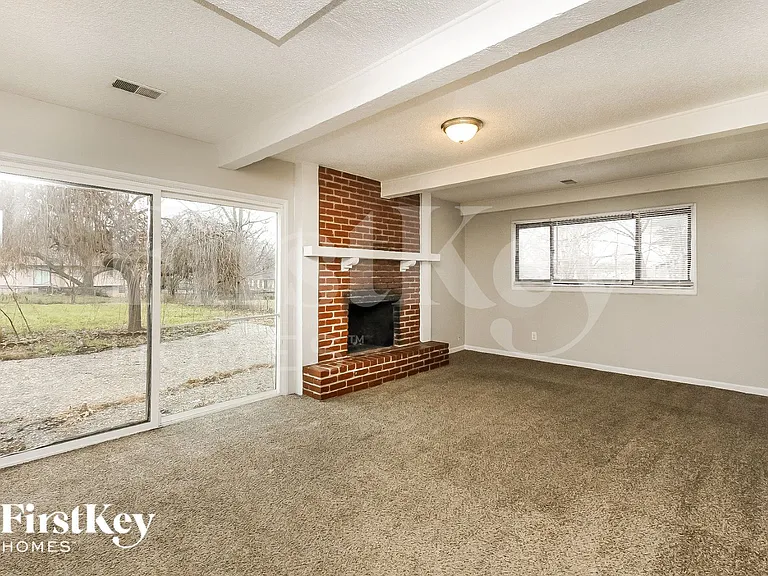 11943 Manchester Ave — Photo 7