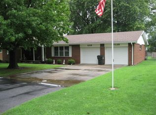 1218 Tyler St, Aurora, MO 65605