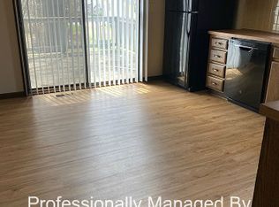 7417 NW 82nd St, Kansas City, MO 64152