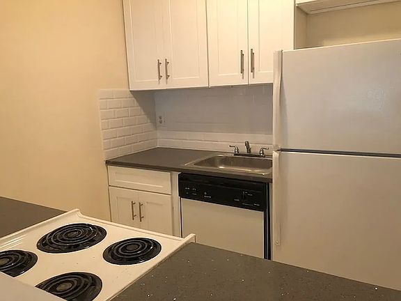 5th image of 7622 Grand Central Pkwy APT 1L