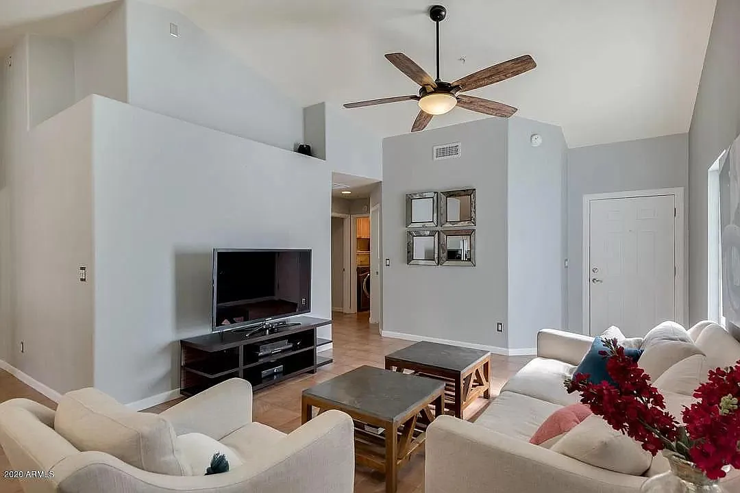 3 bed, 1848 sqft, $3,650 — Photo 2