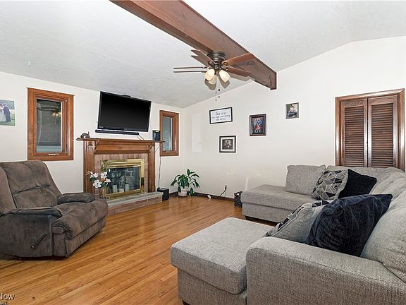 3rd image of 4275 Coe Ave