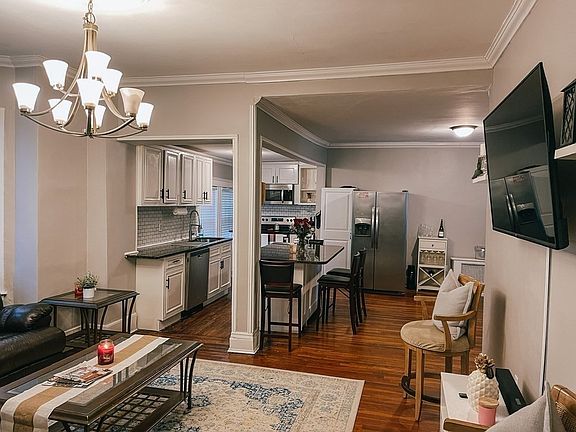 4th image of 1019 Hyde Park Ave