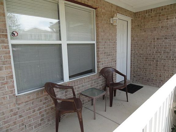 3rd image of 402 Eisenhower Dr