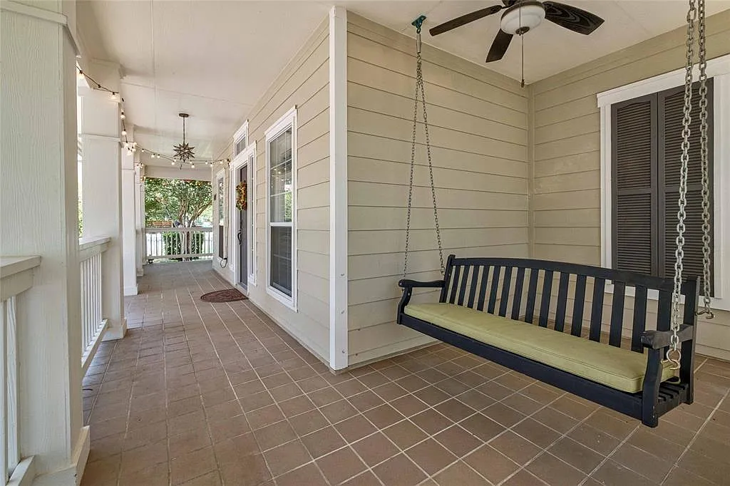 4 bed, 3.0 bath, 2205 sqft, $4,800 — Photo 3