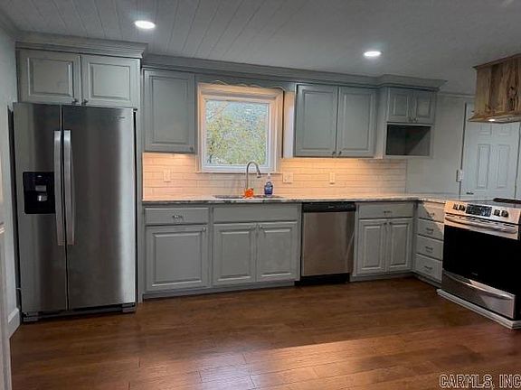 3rd image of 12 Green Meadow Dr