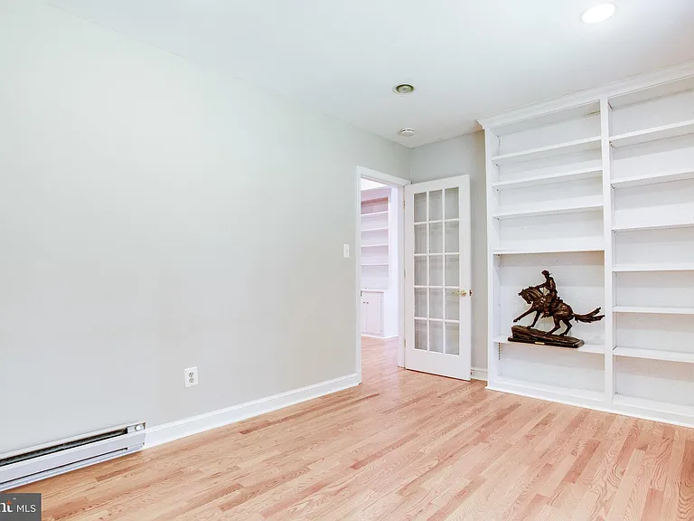 8500 Brook Rd — Photo 21