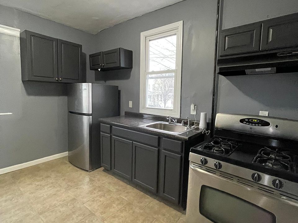 1st image of 241 12th Ave Floor 3