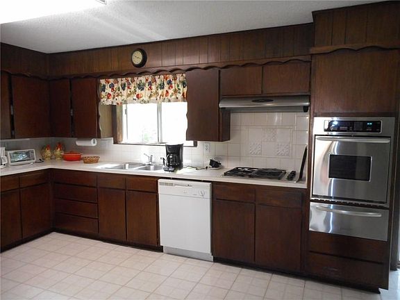 5th image of 1101 Miller St